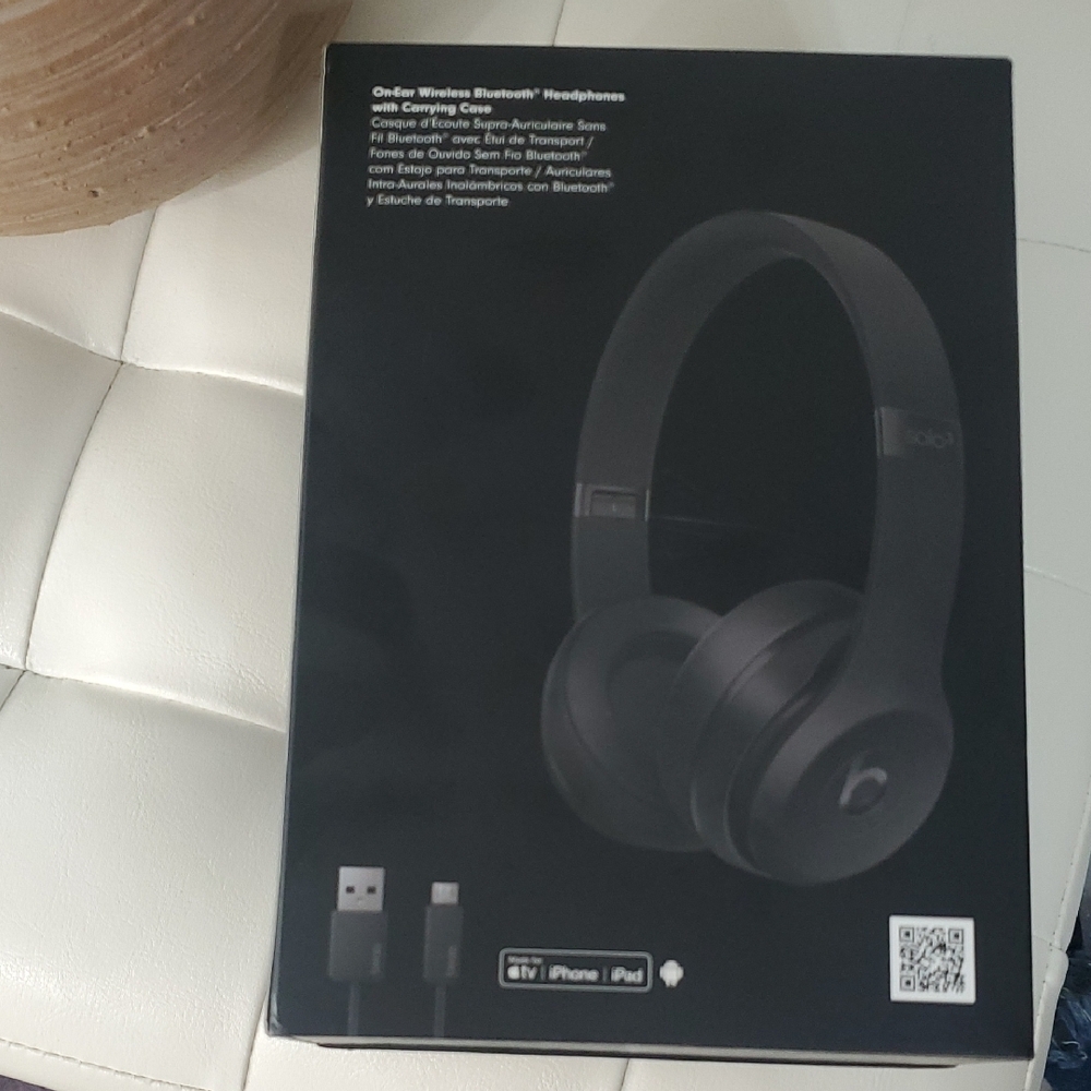 NWOT Bose On-Ear Headphones - Black never used. - Picture 2 of 9